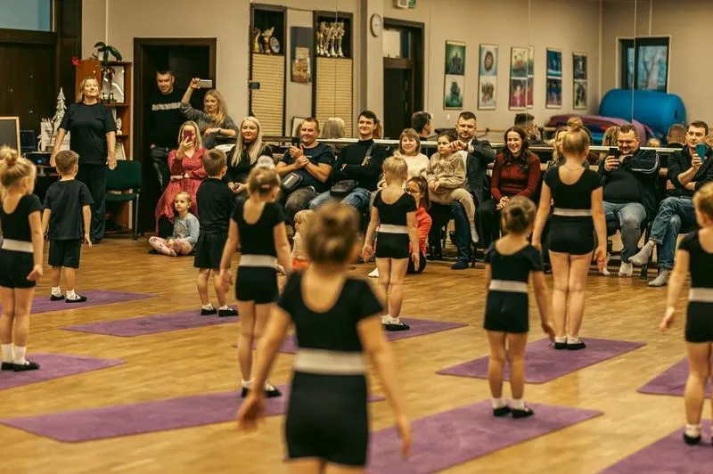 Magia tańca w wierszu dla dzieci - odkryj radość ruchu!