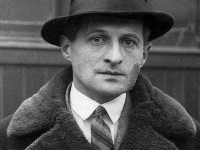 Odkryj piękno poezji Tuwima – gdzie znaleźć wiersze w formacie PDF?