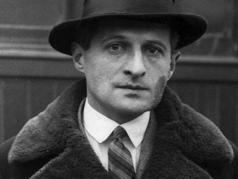 Odkryj piękno twórczości Juliana Tuwima w niezwykłych tytułach jego wierszy