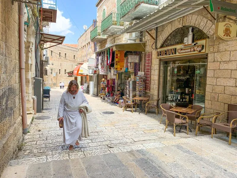 Odkrywając Jerozolimę: fascynująca książka, która przeniesie cię w serce historycznego miasta