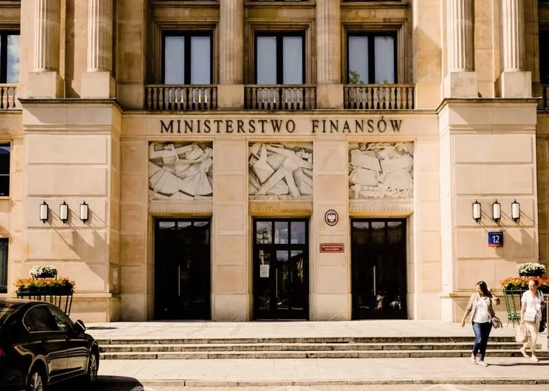 Wiersze socrealistyczne jako lustro epoki: odkrywając nieznane aspekty sztuki