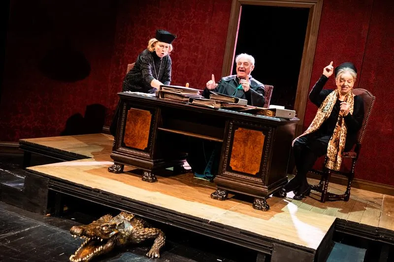 Małpa w kąpieli interpretacja